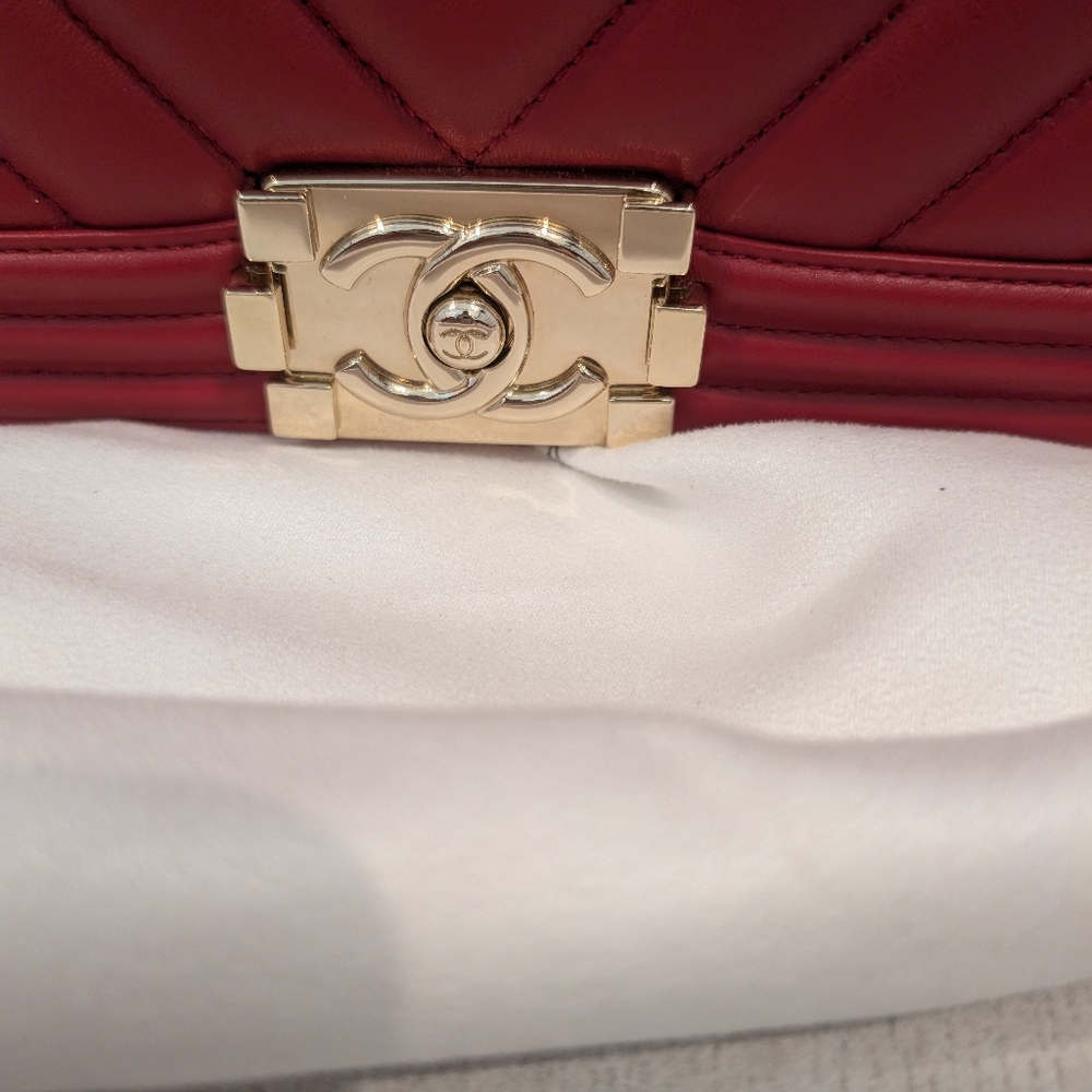 Authentic 100% Chanel Red Quilted Leather Shoulder Bag Medium Boy bag - Picture 3 of 13